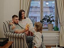 Певица Татьяна Куртукова показала редкие фото с мужем и дочерью