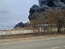 Мощный пожар вспыхнул на заводе в российском регионе