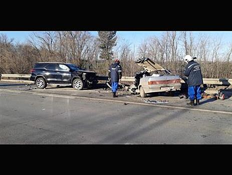 Под Самарой на М-5 в результате лобового столкновения двух машин серьезно пострадал один из водителей