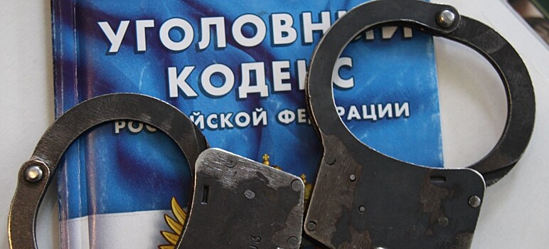 В Калининграде у спавшего в подъезде мужчины украли часы и мобильник