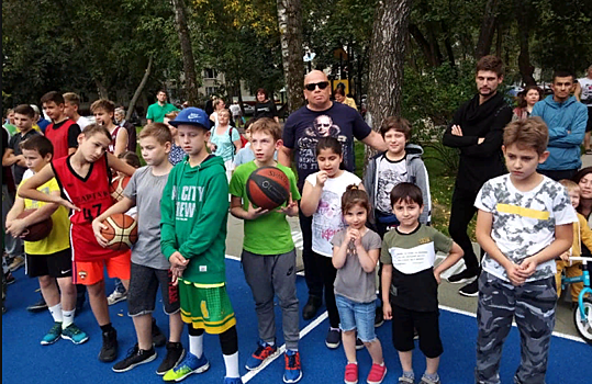 Спортсмены Лосиноостровского района приняли участие в мастер-классе «звёзд» отечественного баскетбола Никиты Моргунова и Николая Падиуса