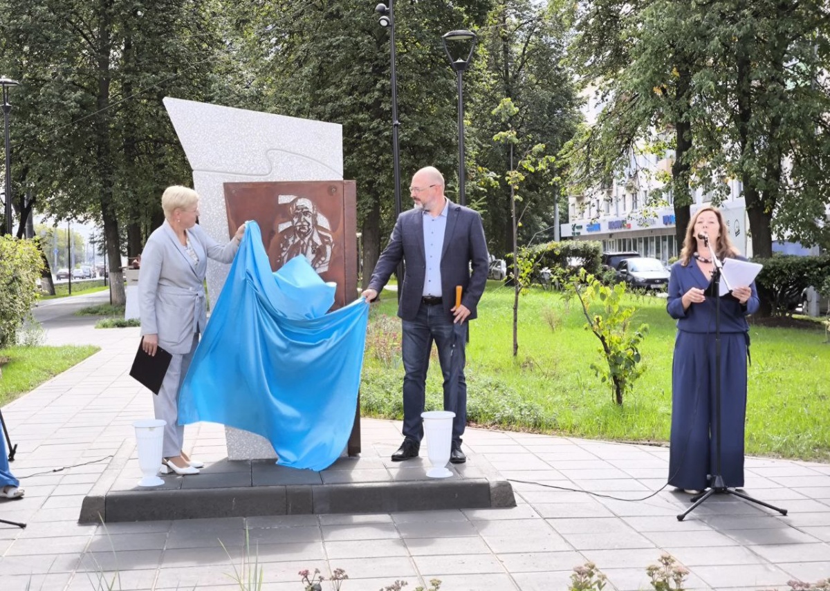 Модель экраноплана установили в сквере Иконникова в Нижнем Новгороде