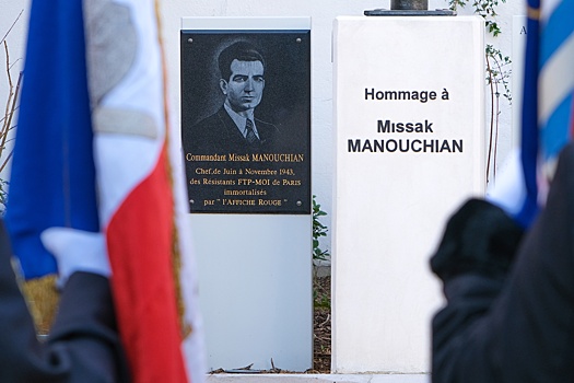 Макрон объявил о перезахоронении в Пантеоне праха армянского поэта и борца Сопротивления Мисака Манушяна