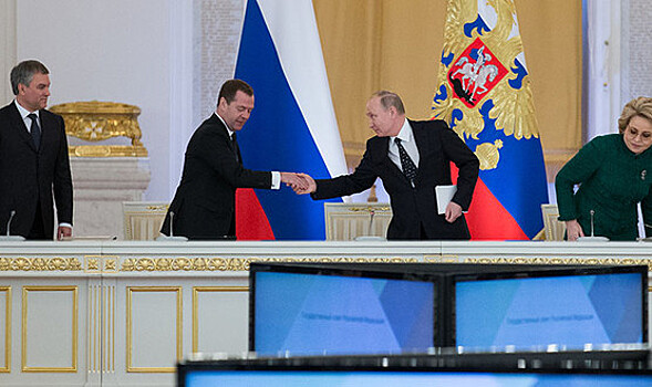 Премьерство Медведева: Патриоты посыпают головы пеплом