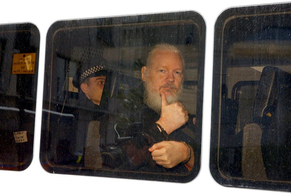 Основателя WikiLeaks Ассанжа могут тайно переправить в США в течение 24 часов
