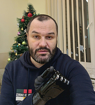 Пермский штурмовик Григоренко показал в действии установленный ему биопротез