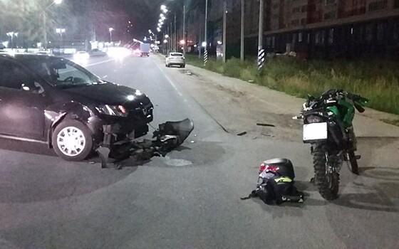 На улице Большой «Рено» столкнулся с мотоциклом