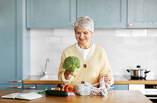 Назван недорогой продукт, который жизненно необходим пожилым людям. Его цена — от 420 рублей за килограмм
