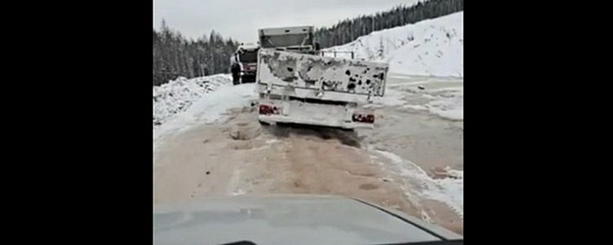 Из-за плюсовой температуры часть дороги Усть-Кут — Верхнемарково размыло