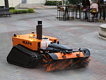 Глава Геленджика Алексей Богодистов оценил работу новой уборочной машины в условиях города