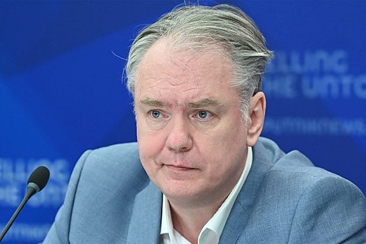 Политолог Дмитрий Журавлев: Наказывать чиновников за отписки надо обязательно