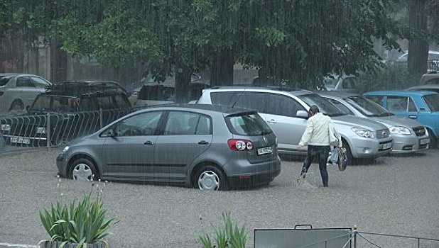 Севастопольские городские службы ликвидируют последствия разгула стихии