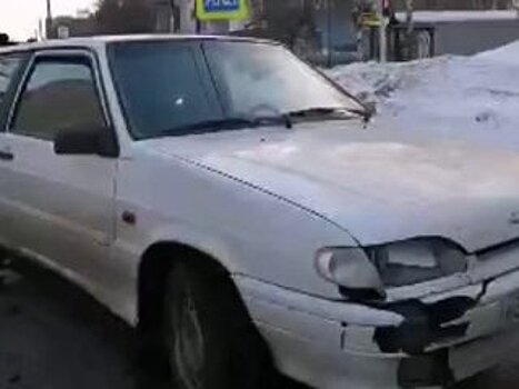 В Уфе мужчина за рулем «ВАЗ - 2113» сбил на пешеходном переходе двух девочек