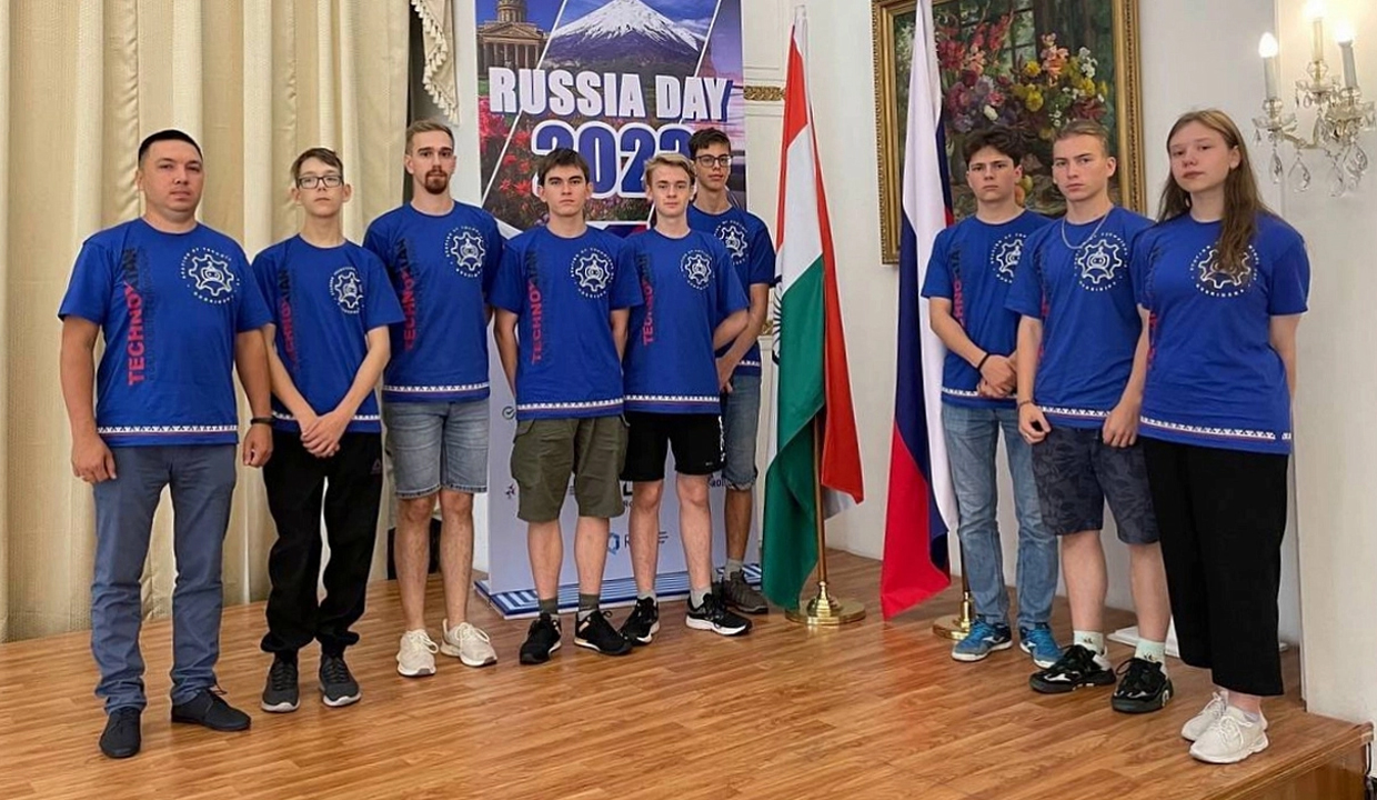 Школьники из ЯНАО представят Россию на чемпионате мира по робототехнике в Индии