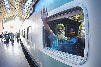 «Не для слабонервных»: россиянка проехала на поезде в Индии