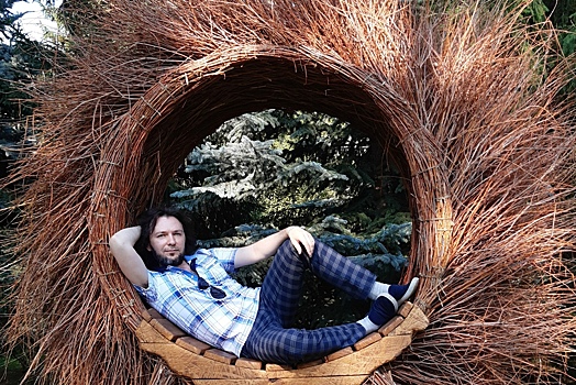 "Пишу на бумаге карандашом". Интервью с автором сказок и фэнтези Евгением Вальсом