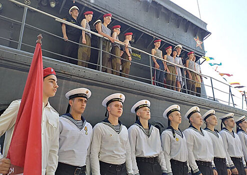 На борту базового тральщика Балтийского флота «Новочебоксарск» состоялась торжественная церемония посвящения в юнармейцы