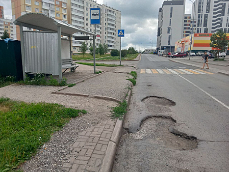 Ямочный ремонт бесполезен: ужасное состояние кемеровской улицы огорчило мэра