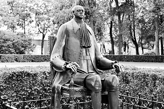 Названы самые нелепые памятники в России