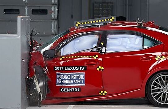 Обновившийся Lexus IS заслужил высший балл от IIHS