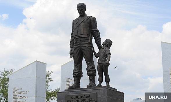 В Челябинске отремонтируют памятники «Солдаты правопорядка» и «Сказ об Урале»