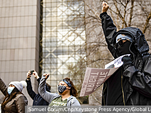 NYT сравнила протесты в США и Иране