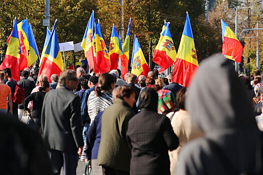 В Кишиневе тысячи людей вышли на протест