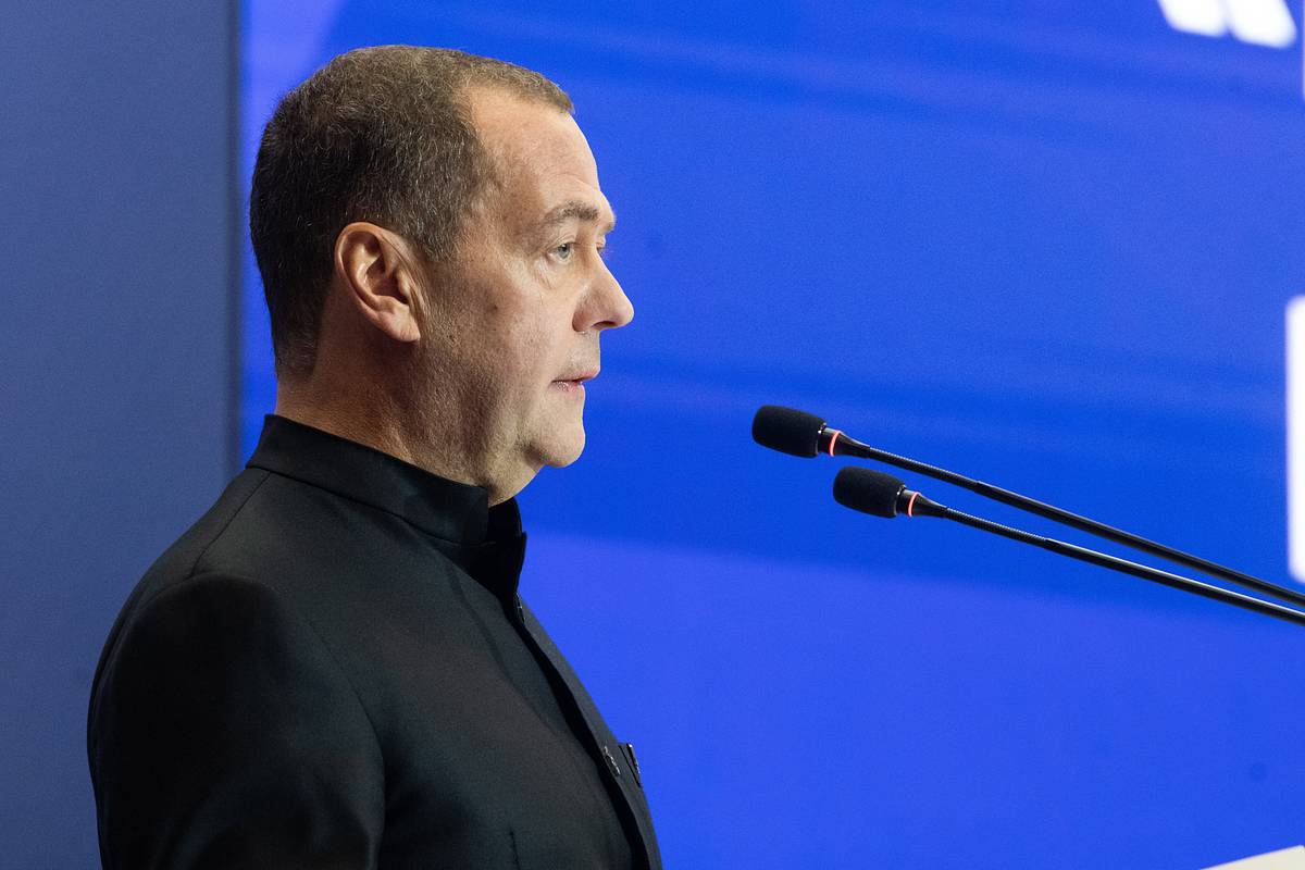 Медведев назвал условие гарантий безопасности в Евразии