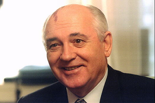 "Оценивается большинством населения негативно": как страна восприняла награждение Горбачева Нобелевской премией мира