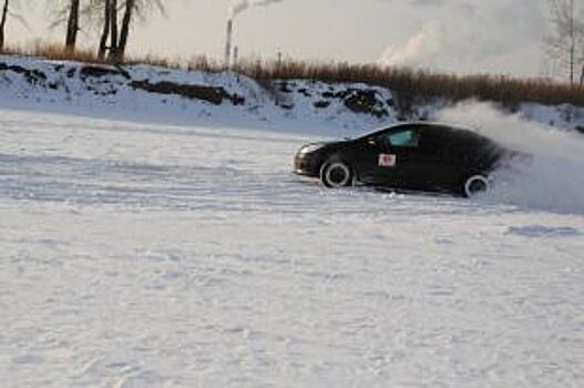 В центре «Энергетик-Оренбург» водители освоили экстремальное вождение