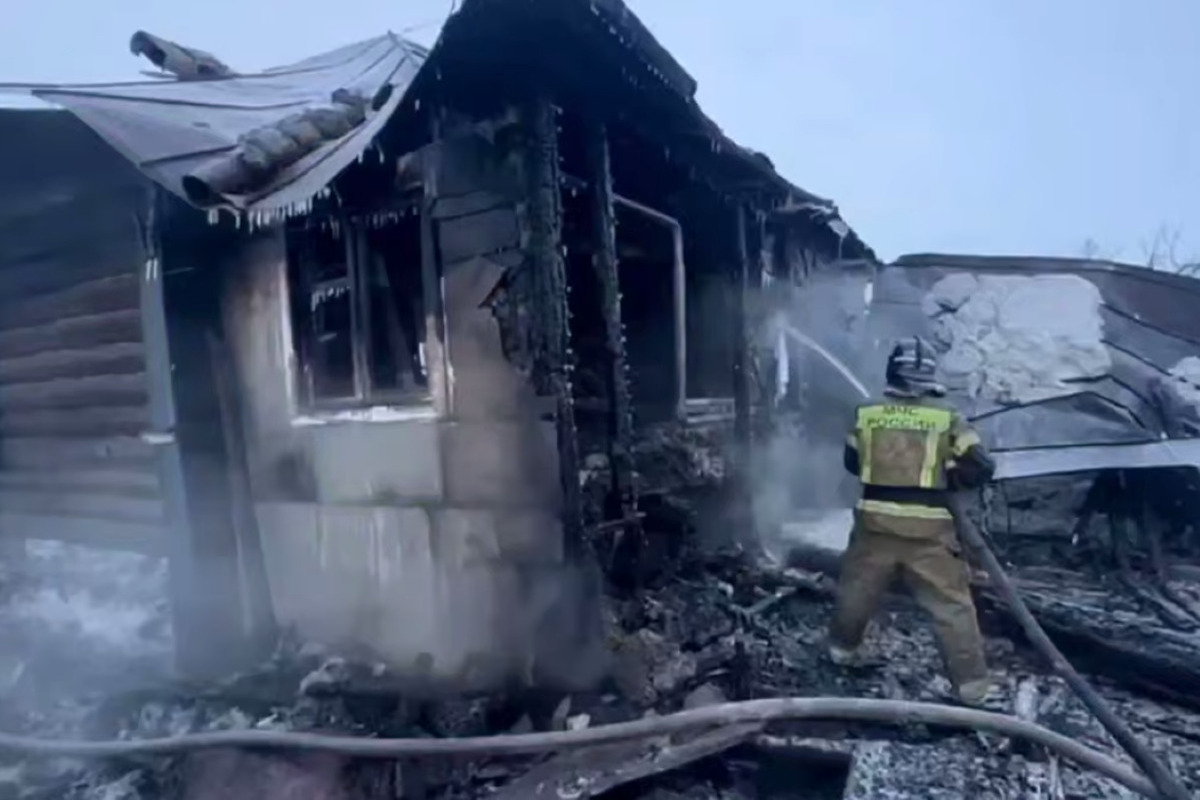 Тела трех человек нашли в частном доме после пожара