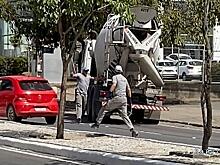 Бетономешалка без тормозов «сбежала» от водителя