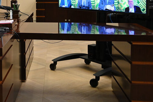 Путин призвал партнеров по АТЭС устранить барьеры для поставок вакцин