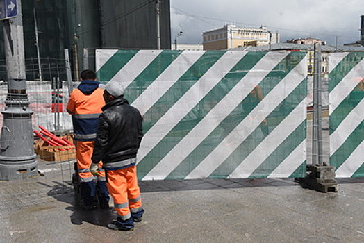 Дожди заставили рабочих ремонтировать улицы в Москве в ускоренном темпе