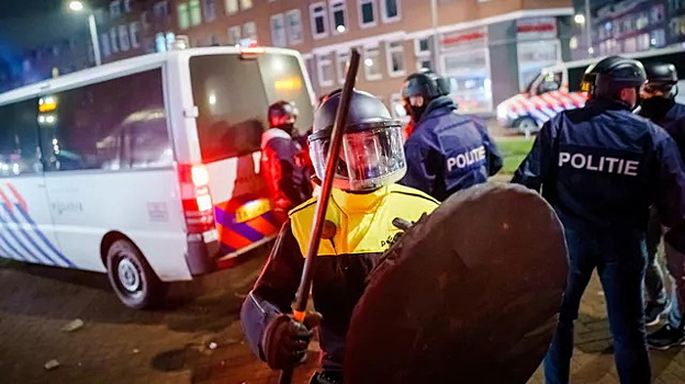 В Гааге в ходе акции протеста задержали более 700 человек