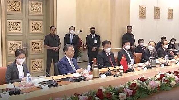 Китай и Малайзия продолжат курс на расширение сотрудничества и культурных обменов