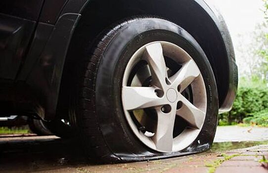 Что делать, если проколол колесо в пути?