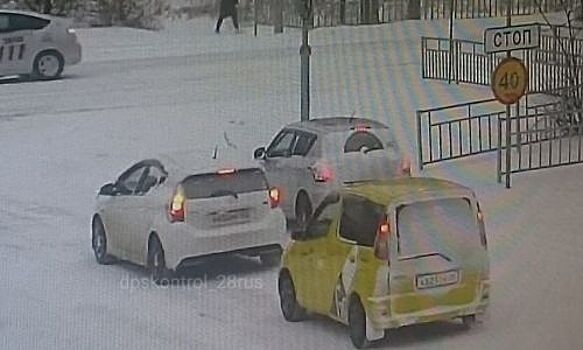 Водителей Благовещенска беспокоят штрафы за пересечение невидимой стоп-линии