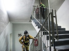 Пожарные на скорость забежали на 39-й этаж дома