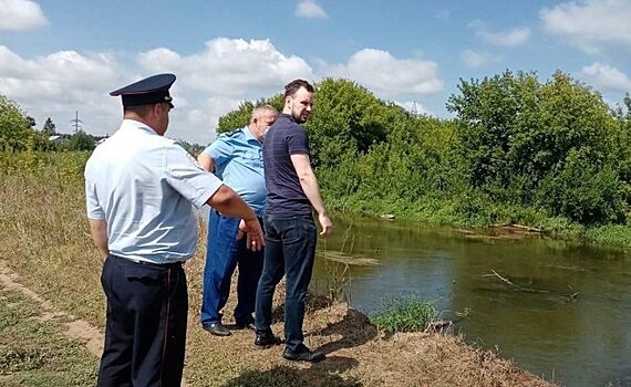 В Альметьевске в реке Зай утонул Land Rover с двумя мужчинами