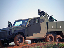 Toyota Land Cruiser превратили в шестиколесный броневик
