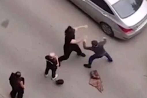 В Петербурге на видео попала драка на проезжей части