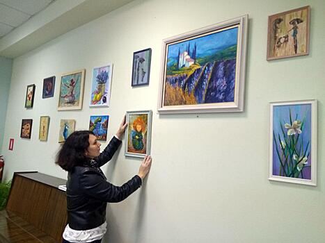 В библиотеке на Коровинском шоссе открылась персональная выставка картин