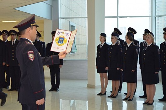 Начальник УВД по ЗАО Андрей Пучков поздравил вновь прибывших сотрудников УВД с принятием присяги