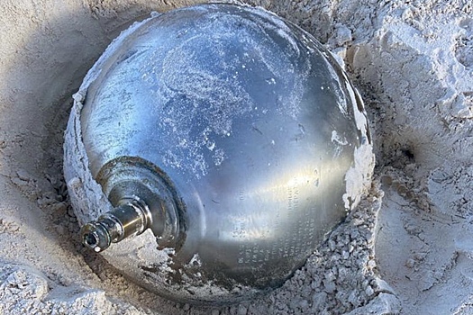Туристка нашла на Багамах титановый шар с надписями на русском