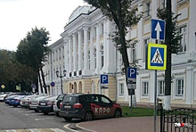 Я паркуюсь, как коммунист: в Ярославле ругают депутата, припарковавшегося на месте для инвалидов