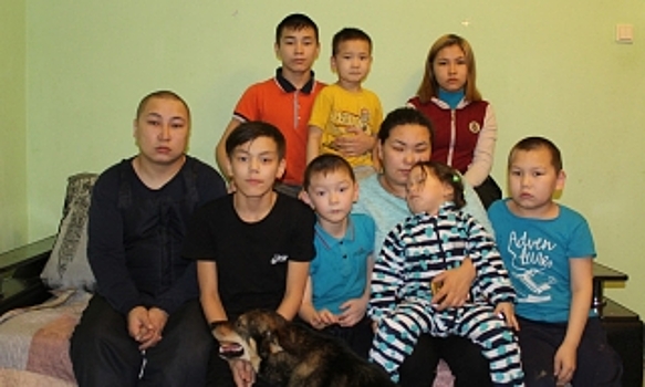 Пожарный из Ямальского района взял под опеку пятерых детей