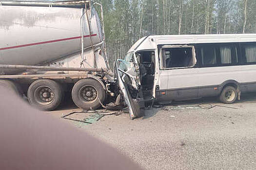 В массовом ДТП в Свердловской области погиб один и пострадали 9 человек