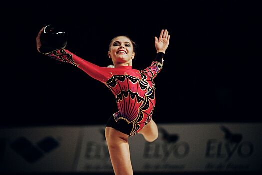 Чемпионат мира — 2003 по художественной гимнастике: россиянка Алина Кабаева и украинка Анна Бессонова боролись за золото