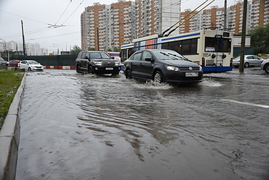Сильный дождь в Москве не повлиял на работу городского транспорта